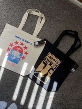 Oasis live 25 tote bag bundle
